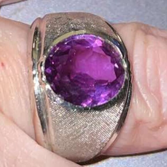 Sterling Silver & Amethyst Ring - Picture 1 of 2